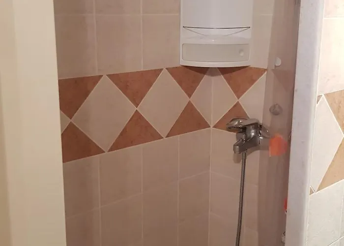 Flintstones Summer House - ミクリ・ヴィグラ